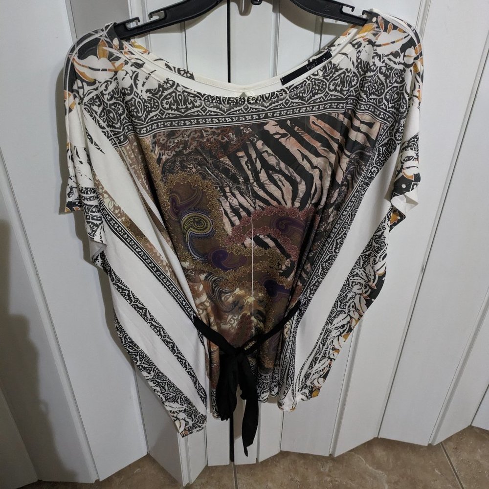 NWOT Beautiful Women's blouse